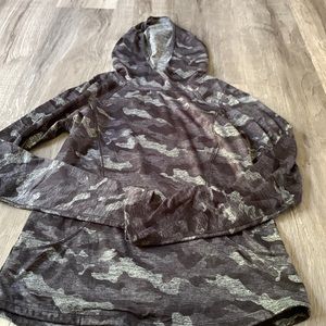 RBX lightweight hooded long sleeve top